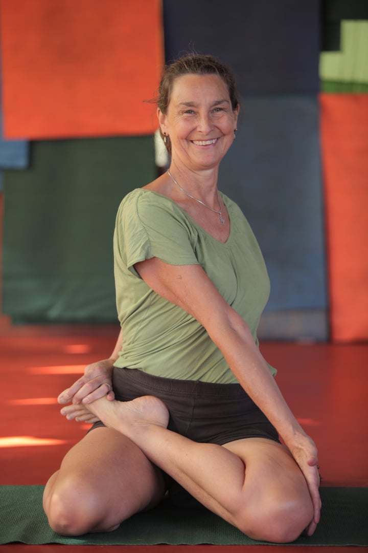 Vacaciones de yoga Iyengar en Creta, Grecia, con Victoria Bridges