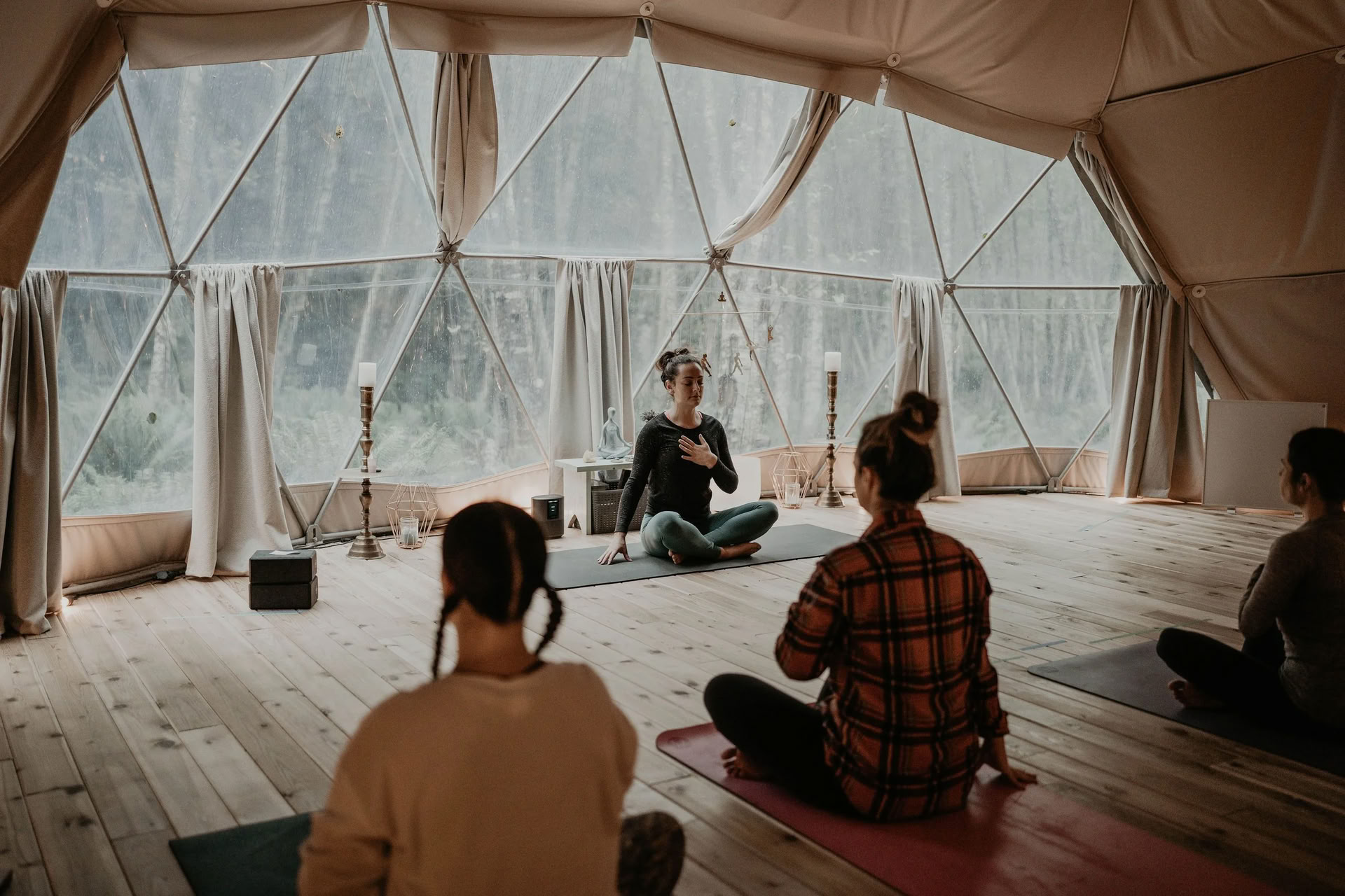 Touching The Bruise: Un Retiro de Duelo con Chloe Hunter + Andrea Clark | Nectar Yoga