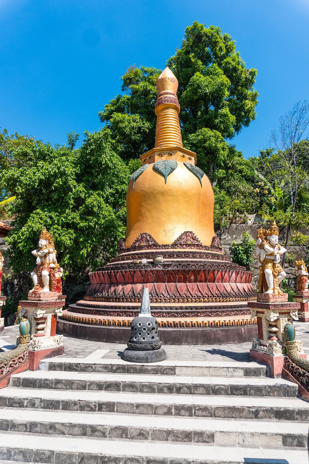 Tour de Banjar con meditación en el templo