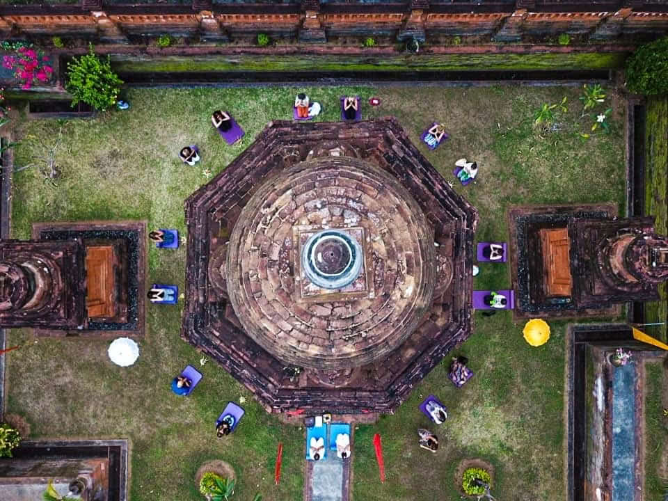 Ceremonia de Luna Llena en Candi Buddha