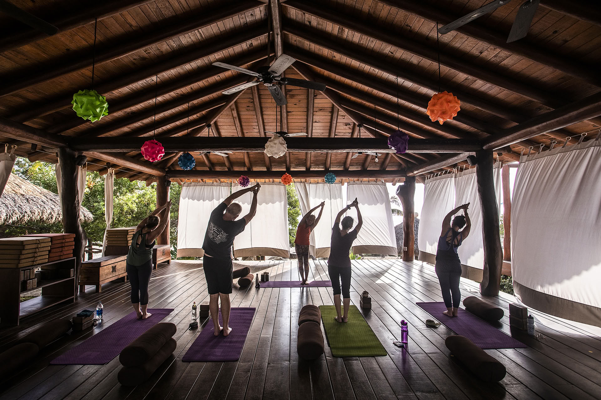 Salt Flow: Un retiro de yoga en la playa en Playa Troncones, México