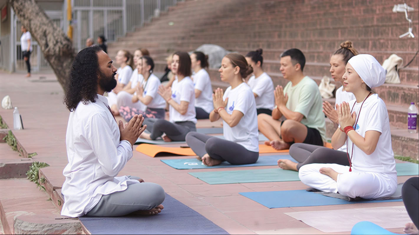 Curso de formación de profesores de yoga de 200 horas en Rishikesh – del 04 de oct al 29 de oct de 2026