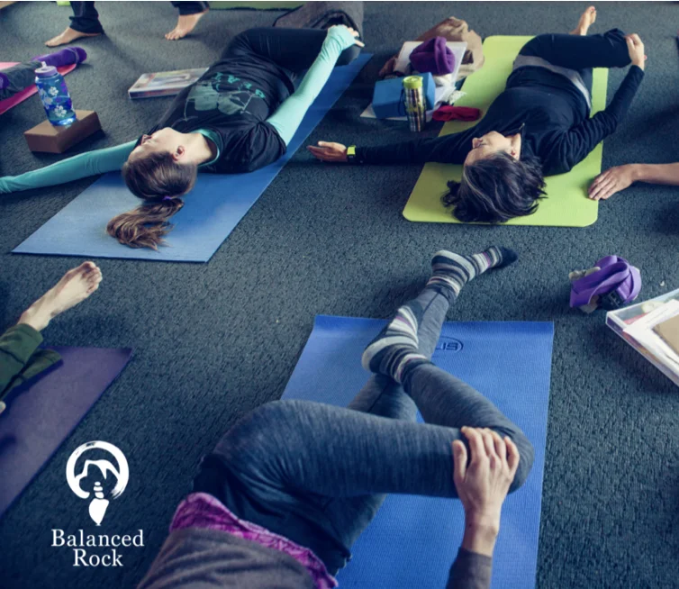Raíces de Resiliencia: Yoga y El Trabajo Que Reconecta