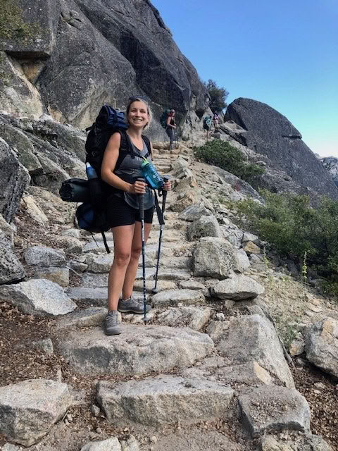Viaje de mochilero del solsticio de verano