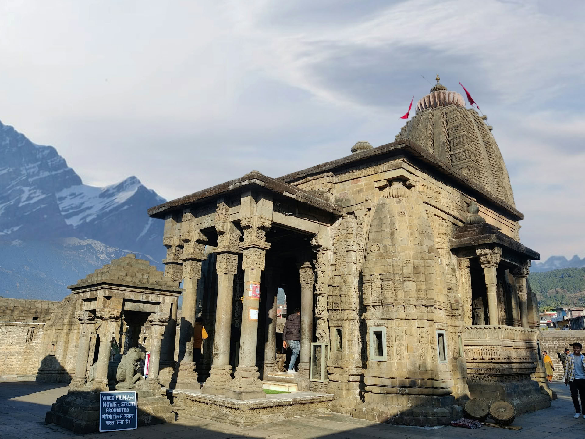 Sacred Hills to Golden Horizons: Dharamshala, Dalhousie y Amritsar Trail