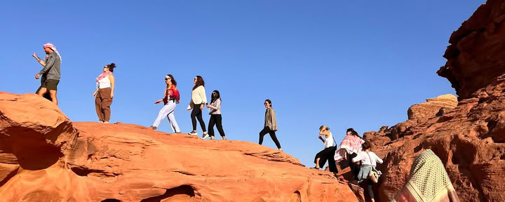 Camel Trekking in Wadi Rum Jordan: Un Viaje a Través del Tiempo