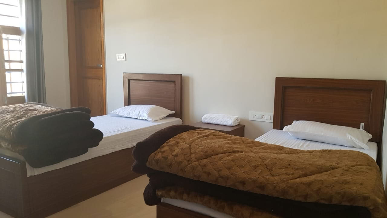 07 Días Retiro de Yoga, Meditación y Senderismo a Cascadas en Rishikesh