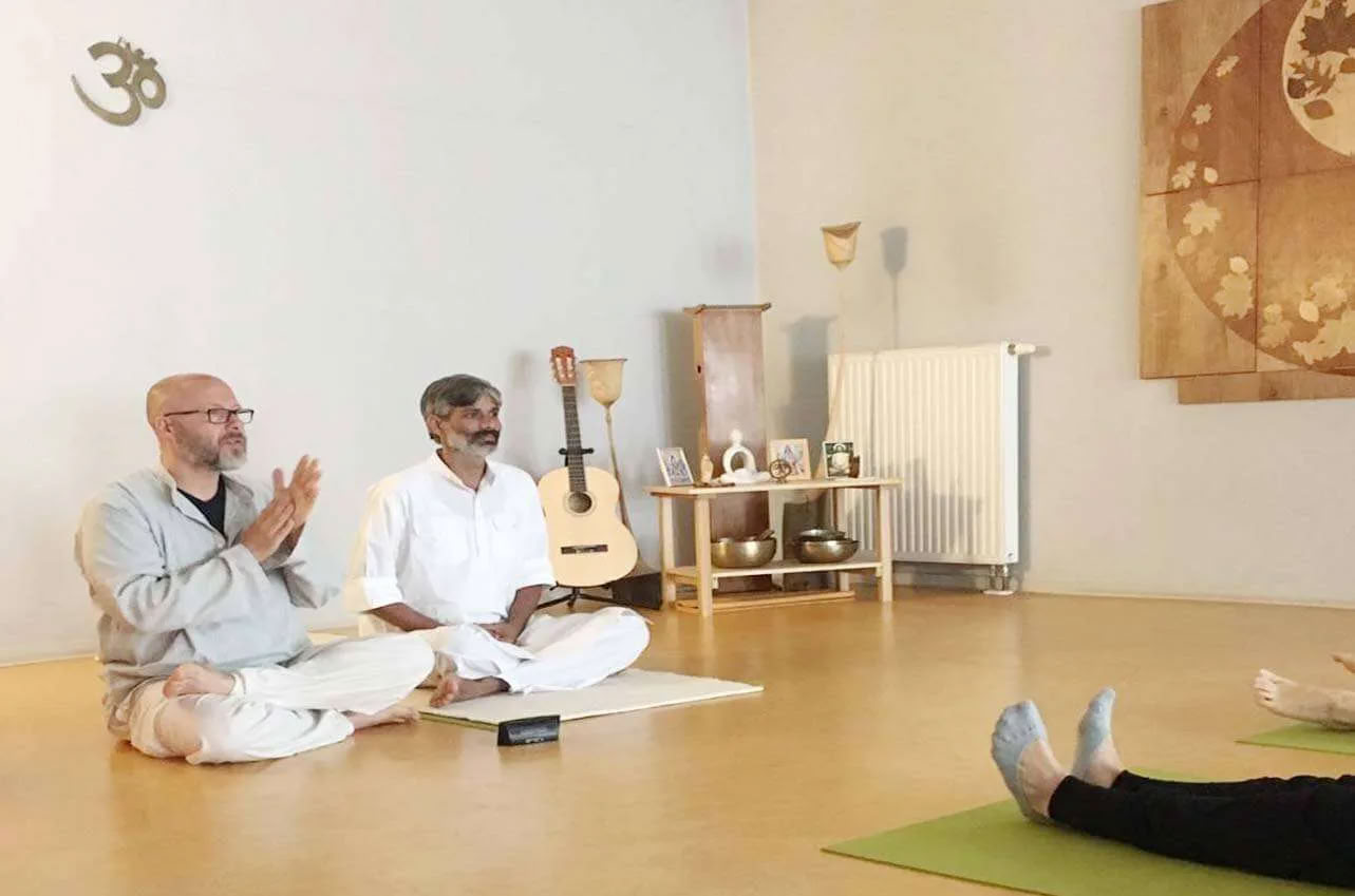 Curso de formación de profesores de yoga Bhakti de 300 horas en Rishikesh, India