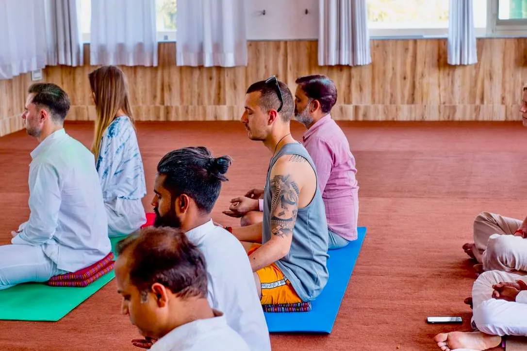 Curso de formación de profesores de yoga Bhakti de 300 horas en Rishikesh, India