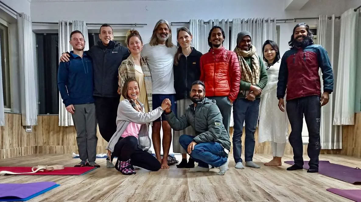 Curso de formación de profesores de yoga Bhakti de 300 horas en Rishikesh, India