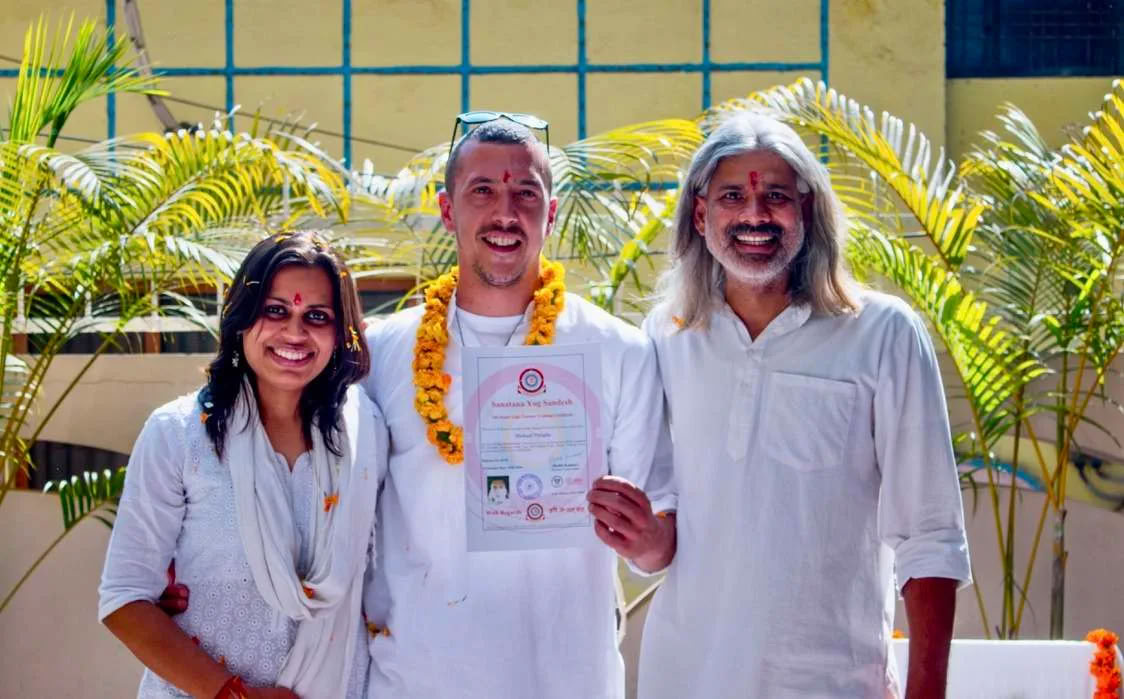 Curso de formación de profesores de Hatha Yoga de 300 horas en Rishikesh, India – 01 Sep – 19 Oct