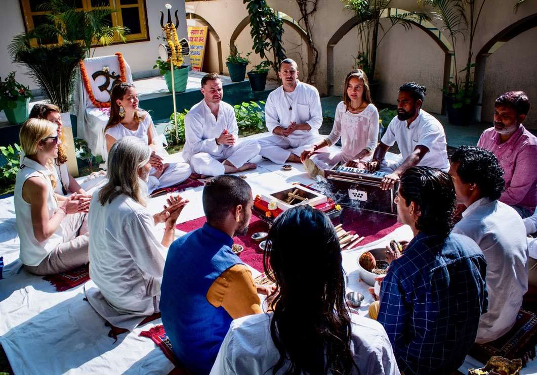 Curso de formación de profesores de Hatha Yoga de 300 horas en Rishikesh, India – 01 Sep – 19 Oct