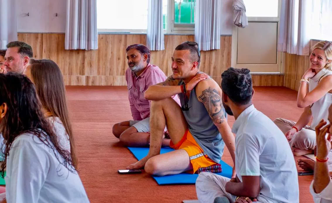 Curso de formación de profesores de Hatha Yoga de 300 horas en Rishikesh, India – 01 Nov – 19 Dic