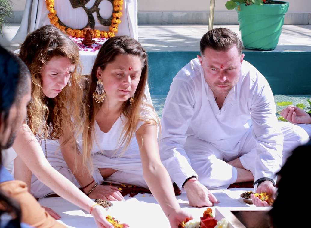 Curso de formación de profesores de Hatha Yoga de 300 horas en Rishikesh, India – 01 Nov – 19 Dic