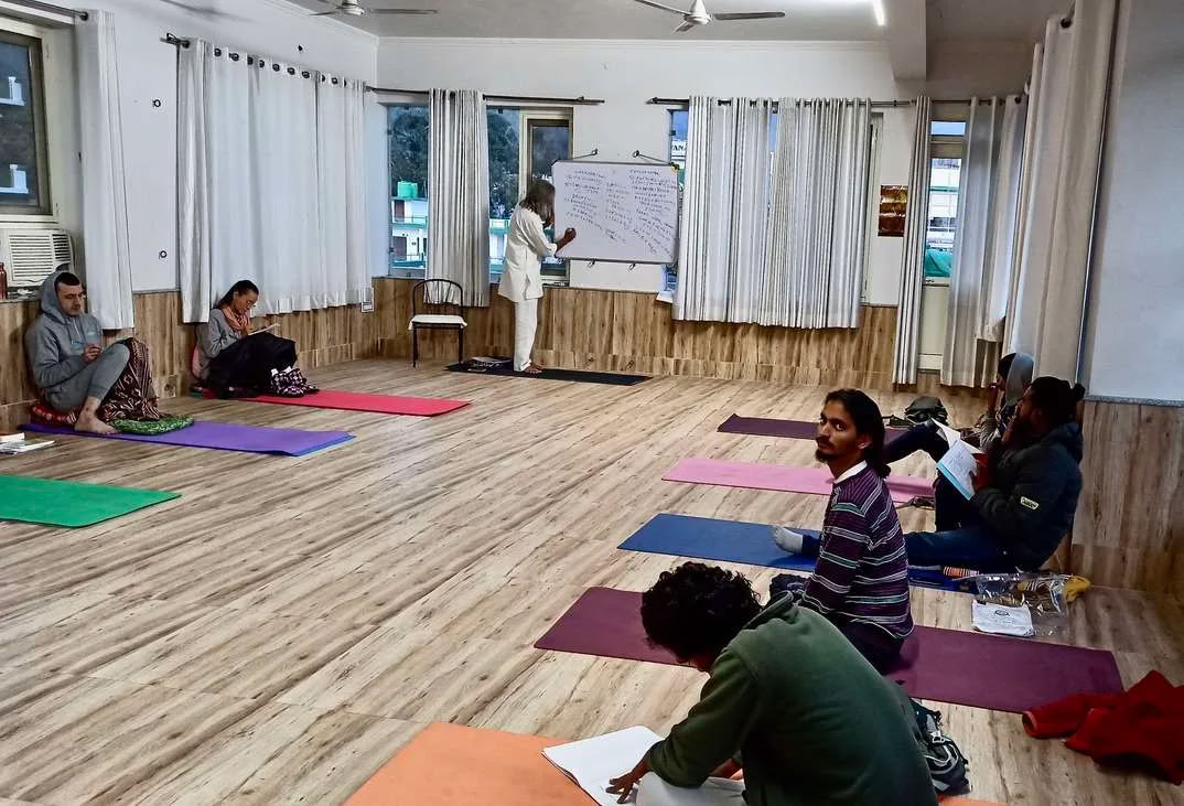 Curso de formación de profesores de Hatha Yoga de 300 horas en Rishikesh, India – 01 Nov – 19 Dic