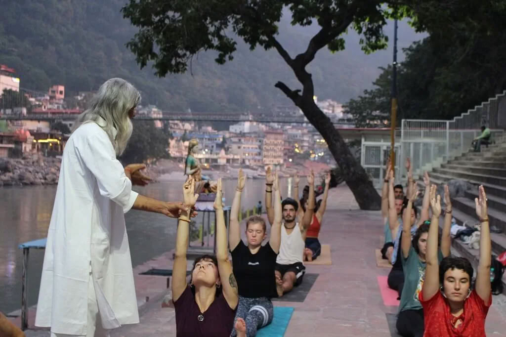 Curso de formación de profesores de Hatha Yoga de 300 horas en Rishikesh, India – 01 Nov – 19 Dic