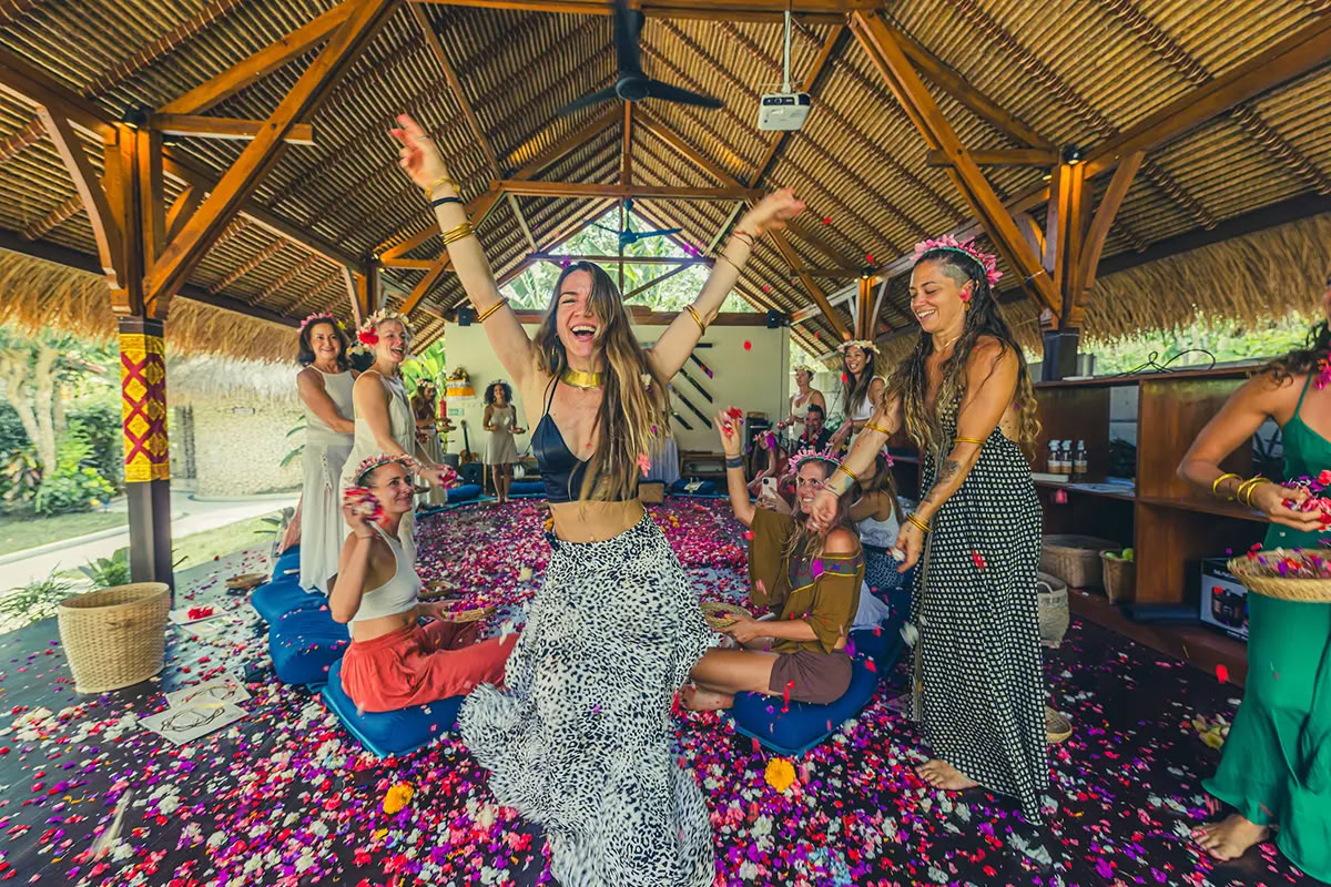 Vaidika Dharma: Formación de Profesores de Yoga SPIRIT de 100 Horas