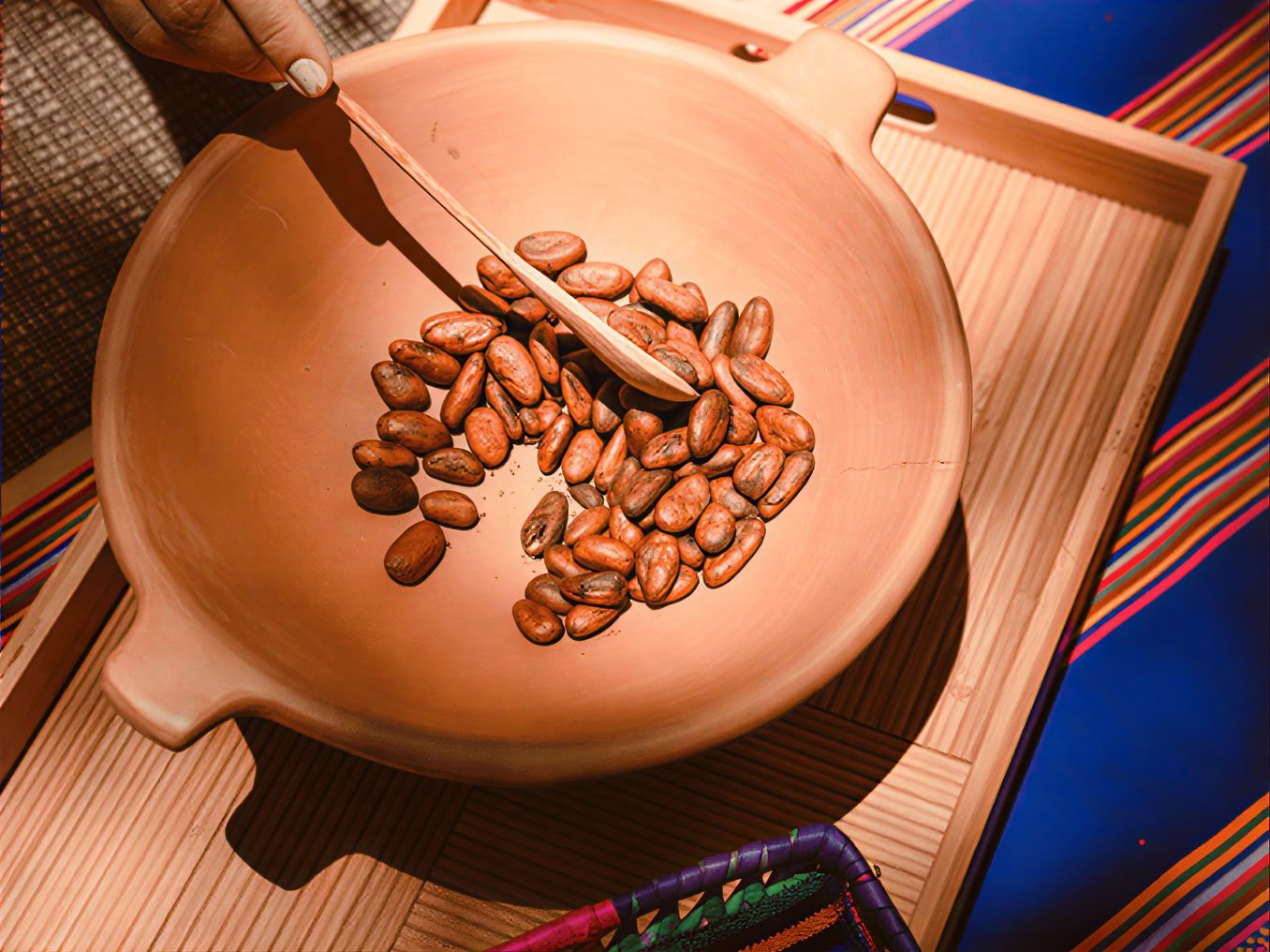Ceremonia ancestral de sanación con cacao en el laberinto