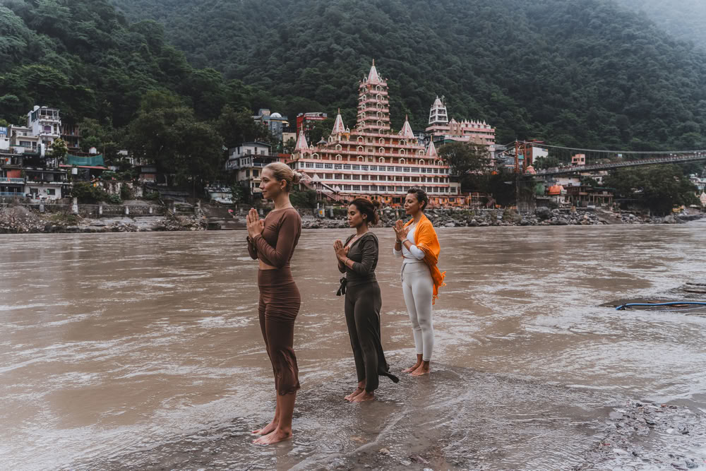 300 HORAS EN RISHIKESH FORMACIÓN DE PROFESORES DE YOGA – 5 de oct. – 3 de nov., 2026