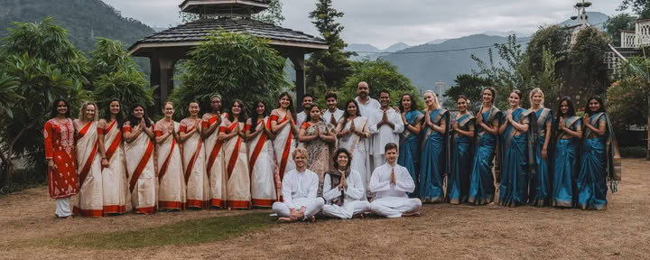 300 HORAS EN RISHIKESH FORMACIÓN DE PROFESORES DE YOGA – 5 de oct. – 3 de nov., 2026