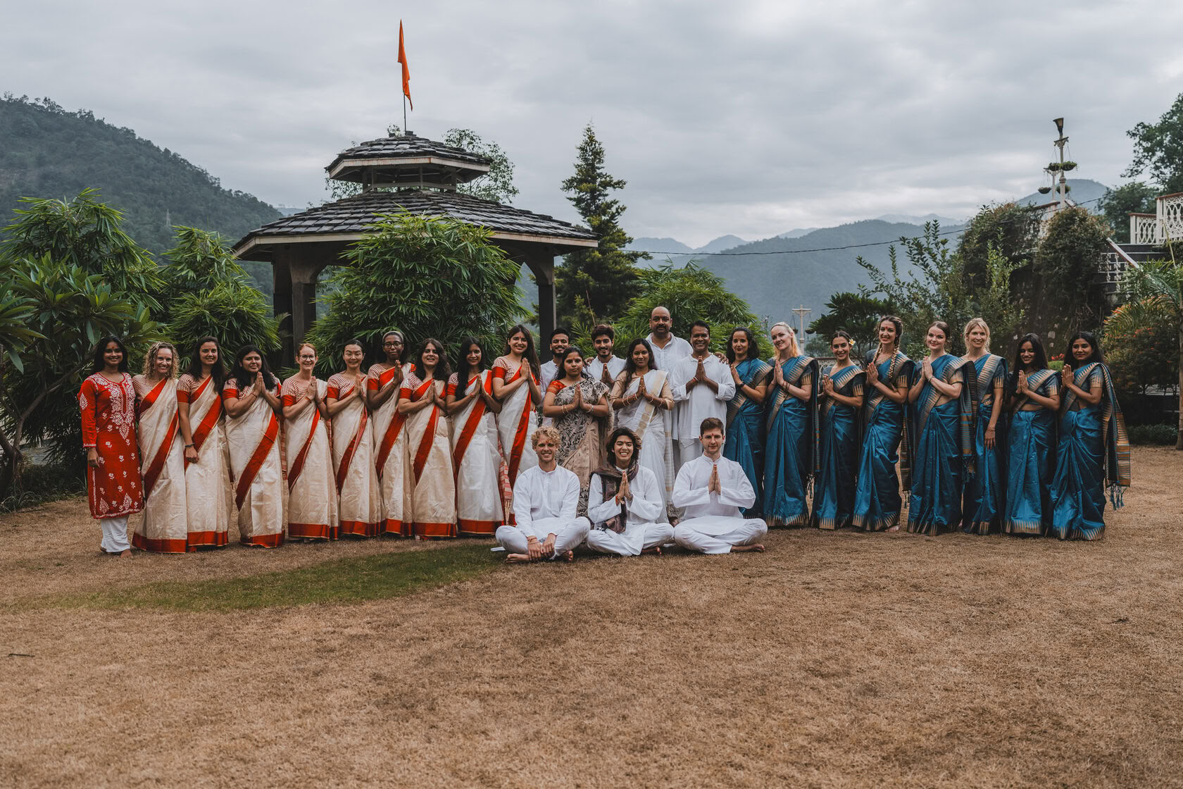 Formación de Profesores de Yoga de 300 horas en Rishikesh – 20 de enero – 18 de febrero de 2027