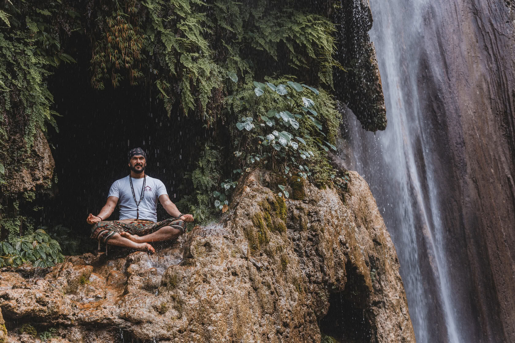 Formación de Profesores de Yoga de 300 horas en Rishikesh – 20 de enero – 18 de febrero de 2027