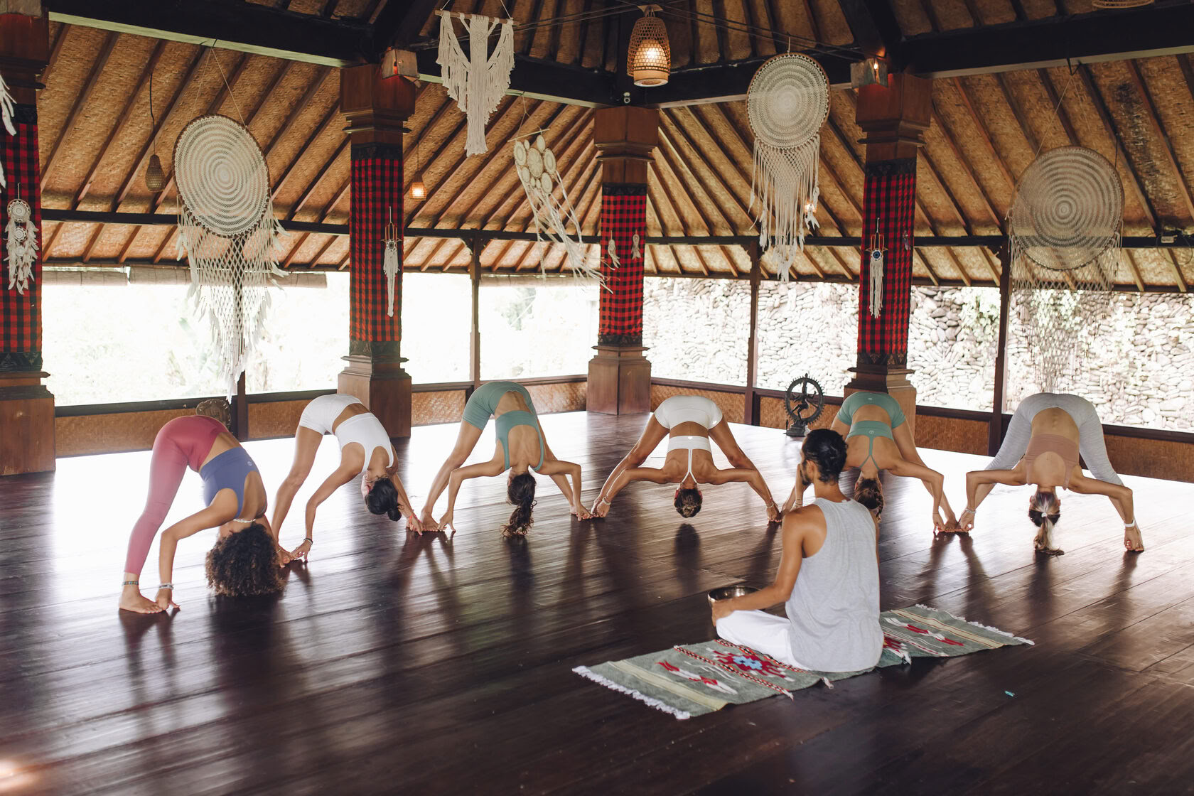 Formación híbrida de profesores de yoga de 200 horas/300 horas – 26 sep - 5 oct