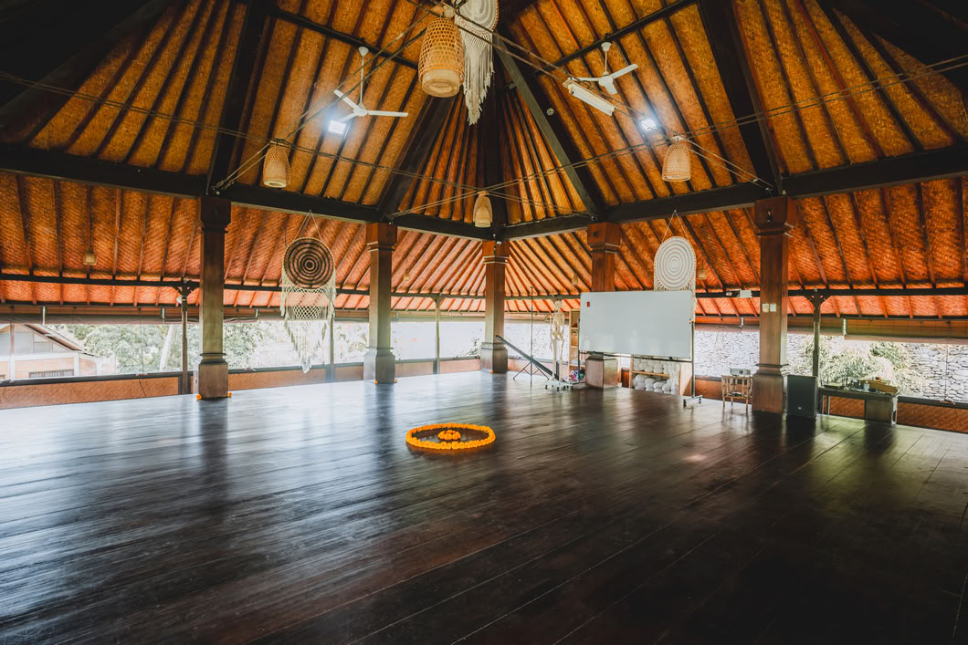 Formación de profesores de yoga híbrida de 200 horas/300 horas – 27 nov - 6 dic