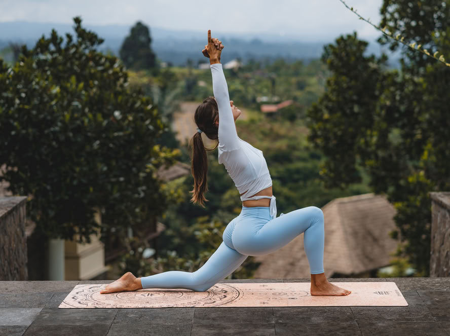 Formación híbrida de profesores de yoga de 200 horas/300 horas – 24 de agosto – 6 de septiembre de 2026