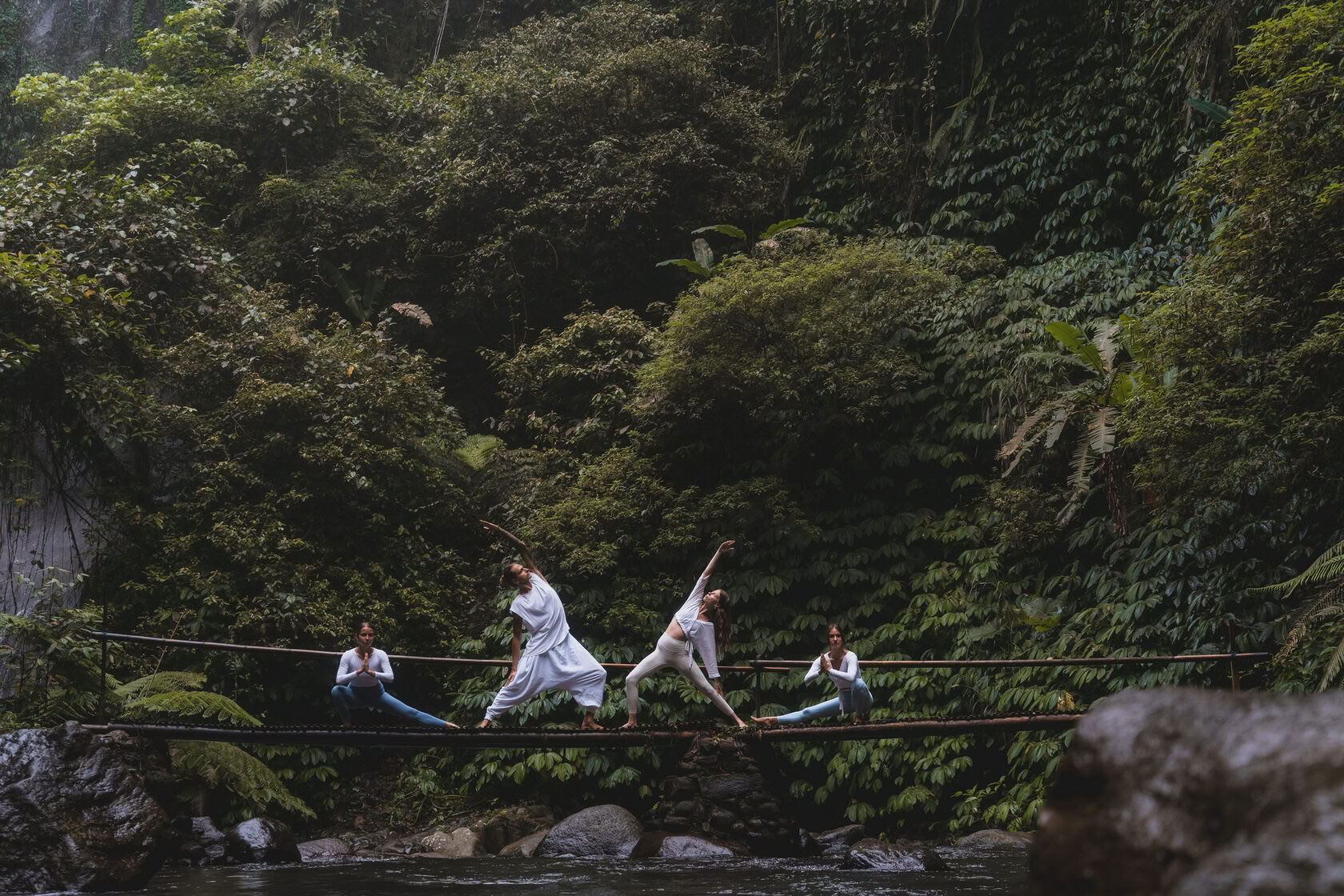 Formación de Profesores de Yoga de 300 horas – 24 de ago. – 19 de sept. de 2026