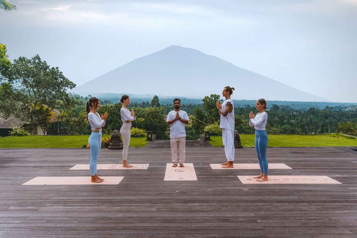 Formación de Profesores de Yoga de 300 horas – 26 de oct. – 21 de nov. de 2026