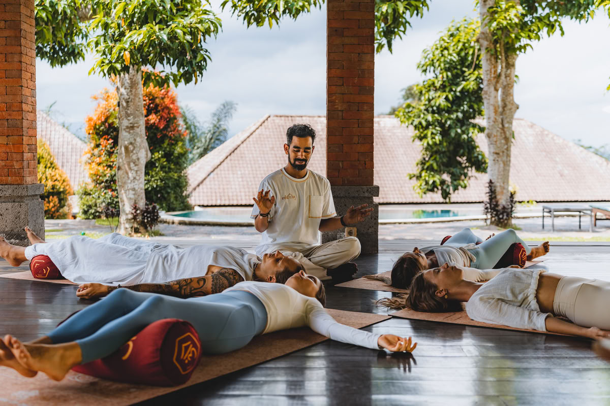 Formación de Profesores de Yoga de 300 horas – 26 de oct. – 21 de nov. de 2026