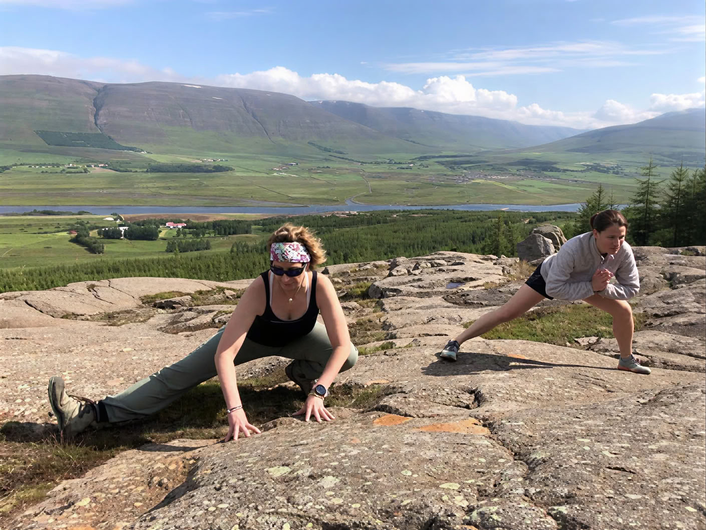 Yoga & Hiking Midnightsun Retiro en Islandia – Fechas 2025