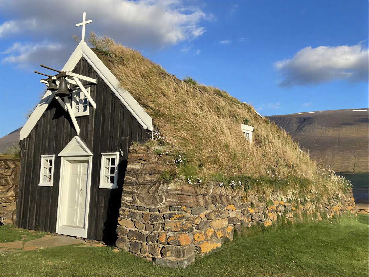 Yoga retiro bajo las Luces del Norte en Islandia – Fechas Invierno 2026