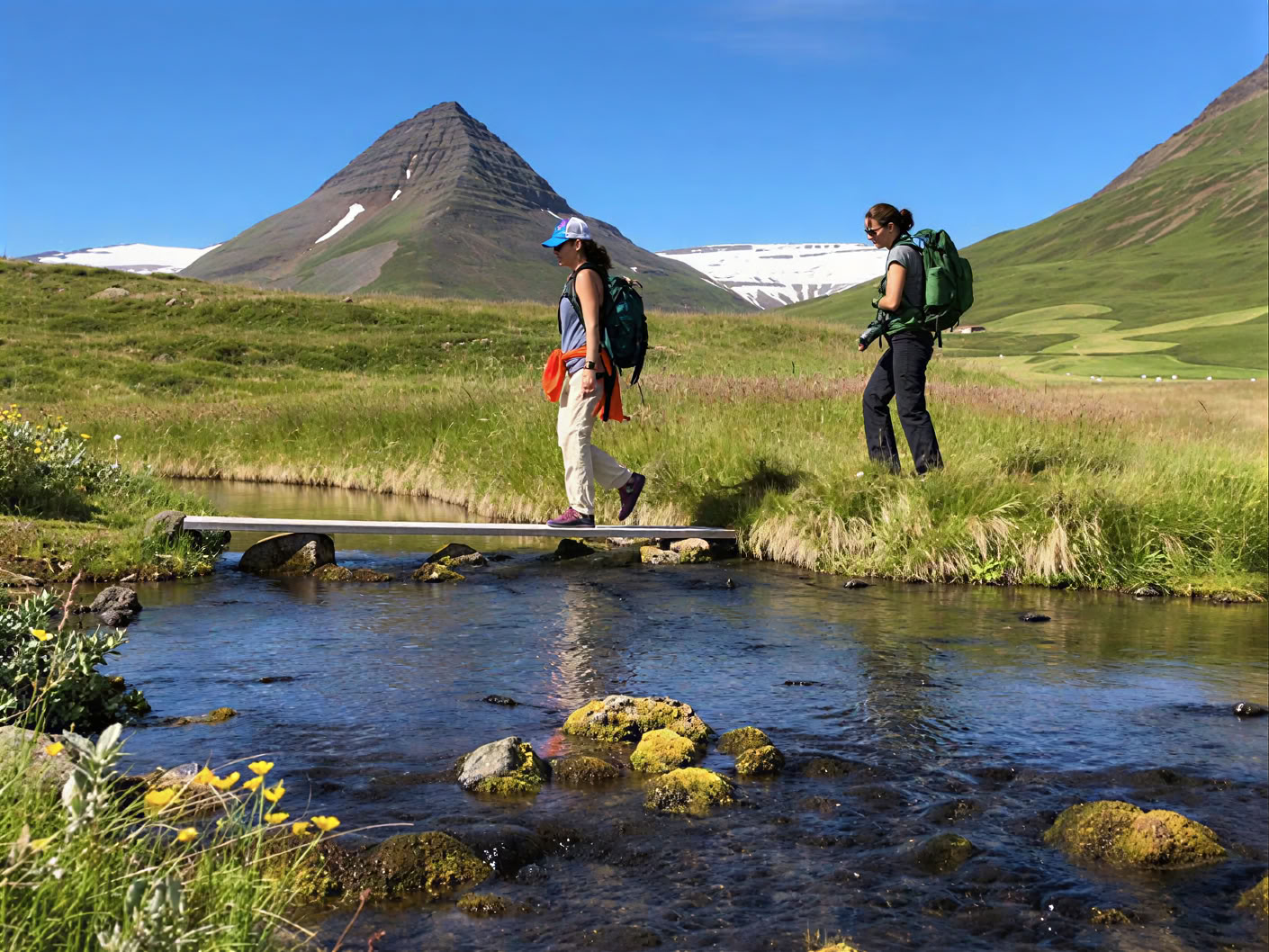 Yoga & Hike Retiro del Sol de Medianoche en Islandia – Fechas 2026