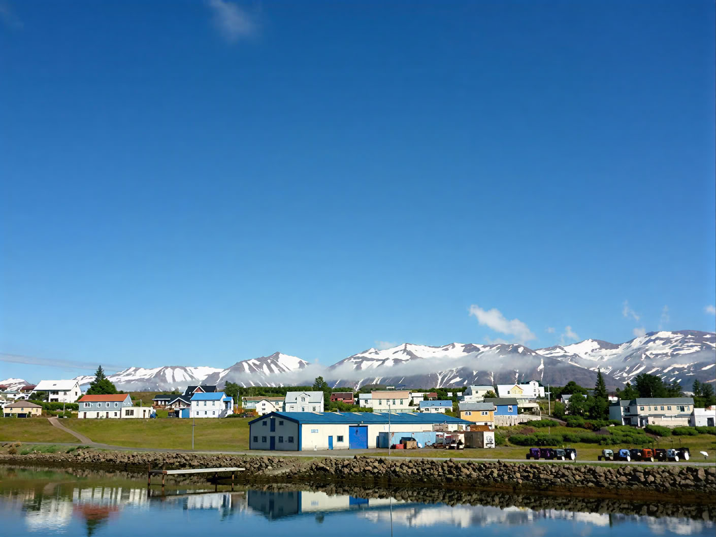 Yoga & Hike Retiro del Sol de Medianoche en Islandia – Fechas 2026