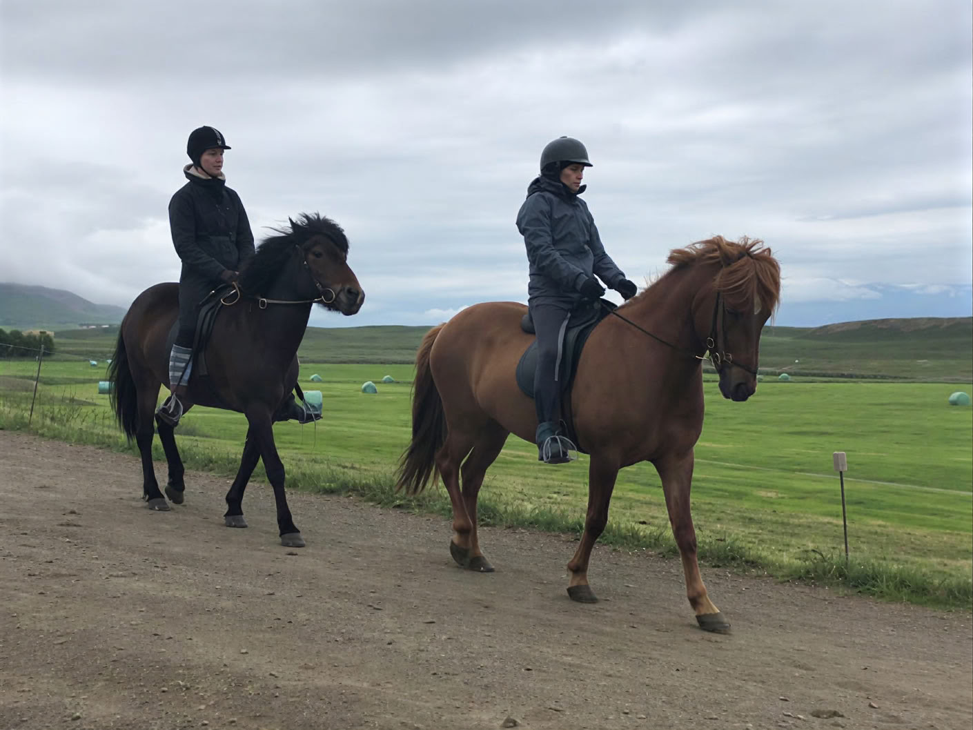 Yoga & Hike Retiro del Sol de Medianoche en Islandia – Fechas 2026