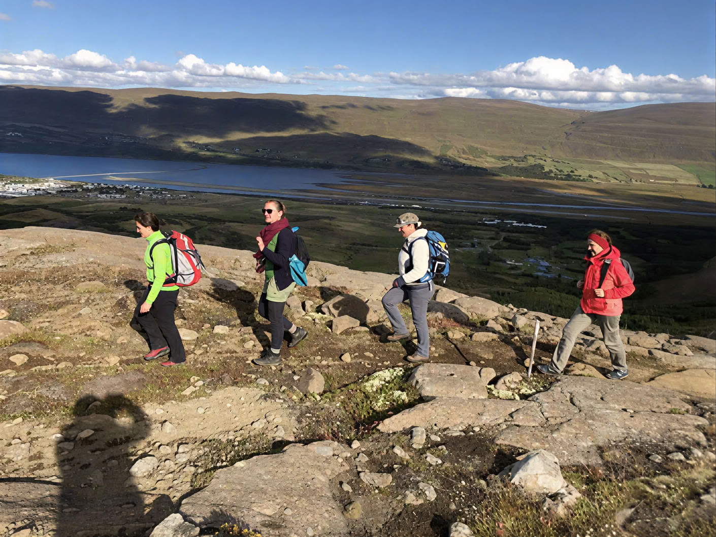 Yoga & Hike Retiro de Otoño Dorado Islandia – Fechas 2026