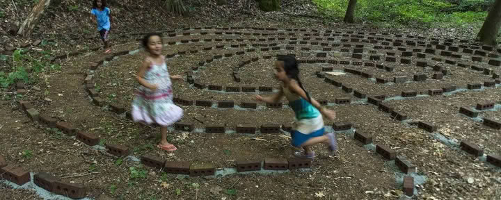 Walking the Path: Labyrinth y Retiro de Inmersión en la Naturaleza
