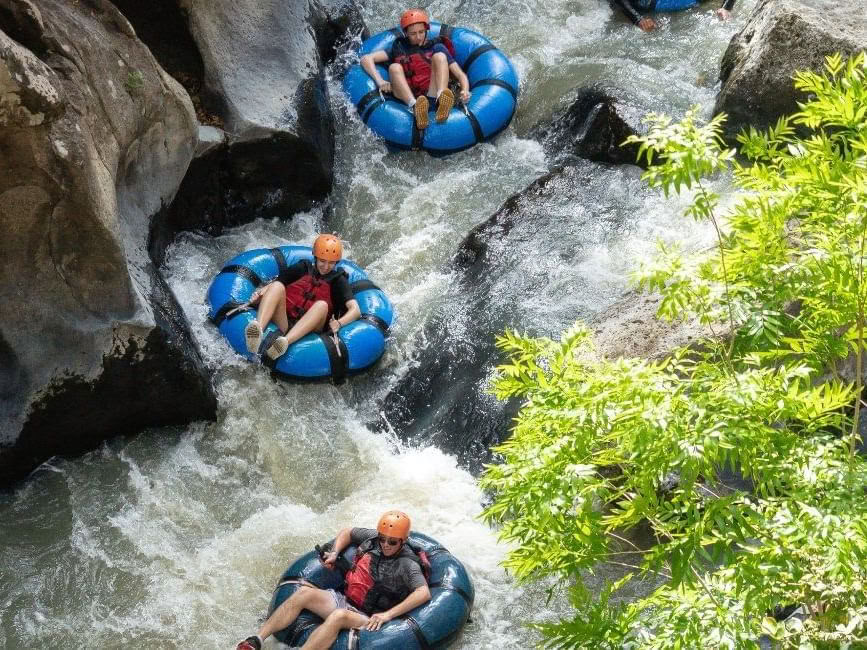 Tubing por el río