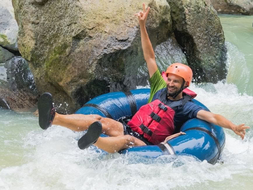 Tubing por el río