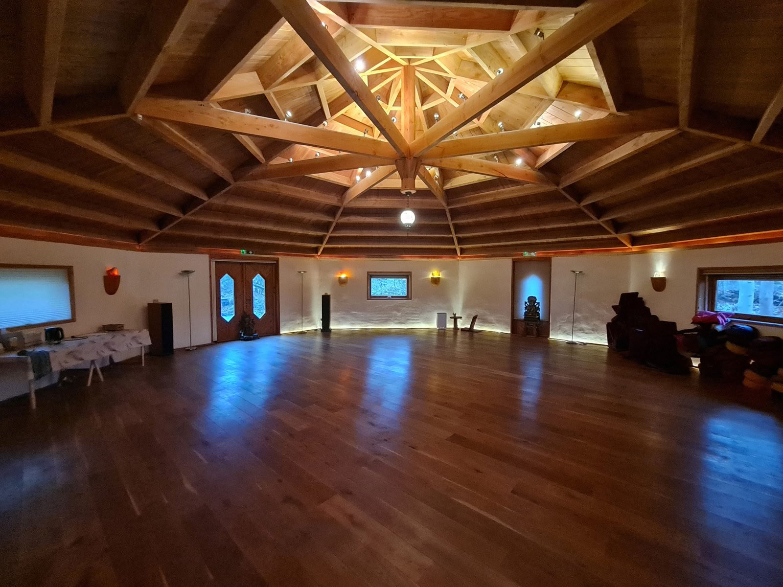 Doble Ceremonia, Retiro de 6 días