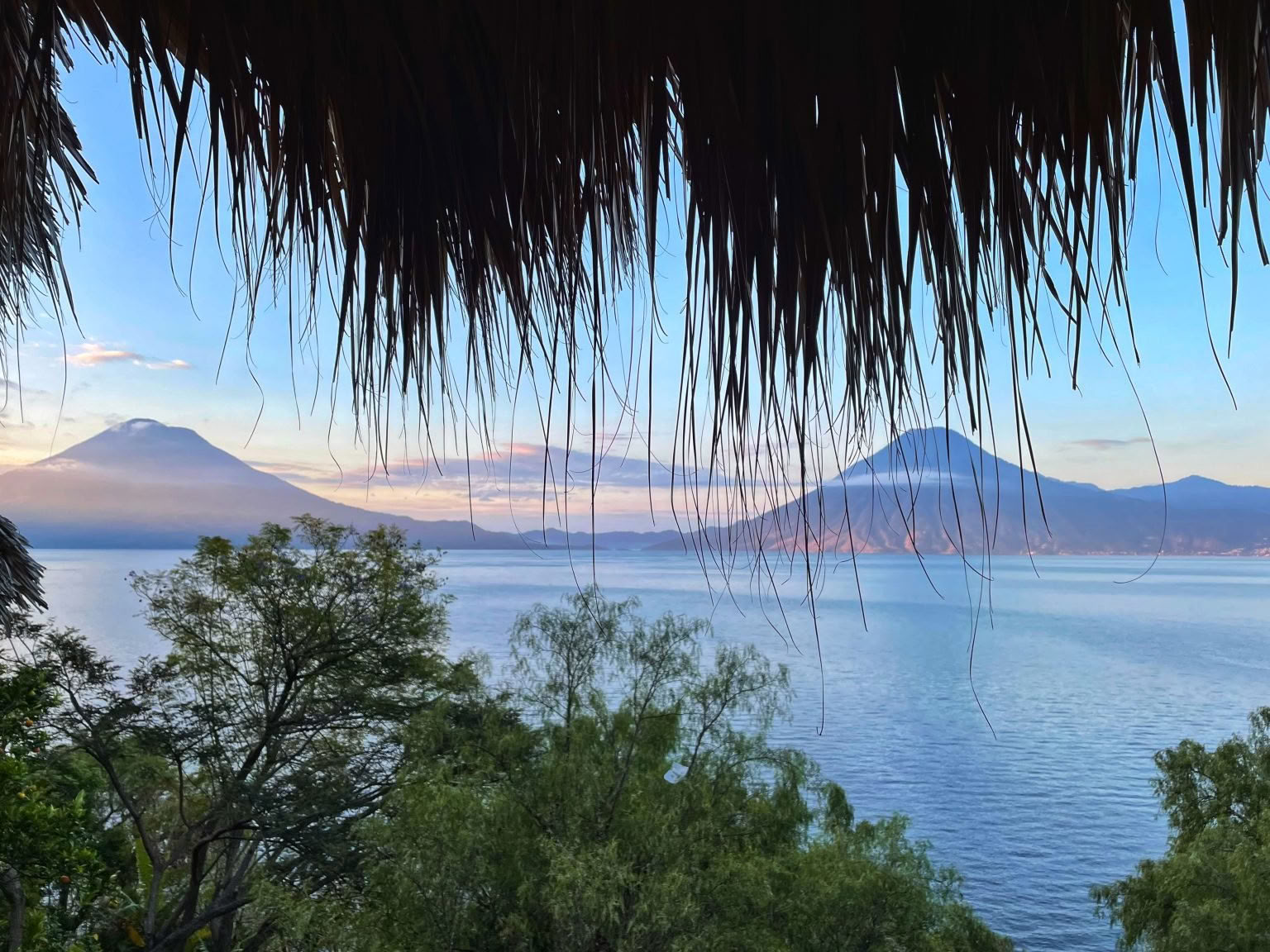 Flow, Explore, Awaken: Un retiro de yoga en Lake Atitlán / Gabrielle James & Maureen Ferry — Villa Sumaya