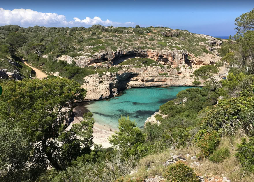 Mediterranean Flow: Yoga junto al mar en Mallorca con Stephanie Phelan