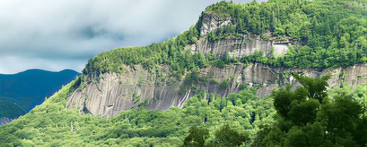Sendero hasta la cima de Whiteside Mountain, Carolina del Norte