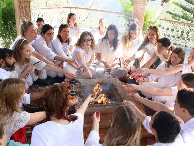 Formación de Profesores de Yoga de 200 horas (RYT 200 en India) – diciembre de 2026 - enero de 2027