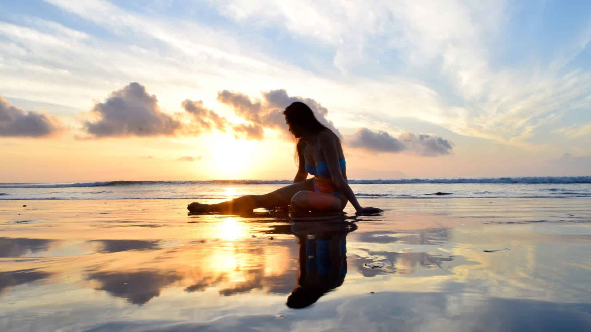 Retiro de yoga en la playa y la selva de Costa Rica 2027 con Leah
