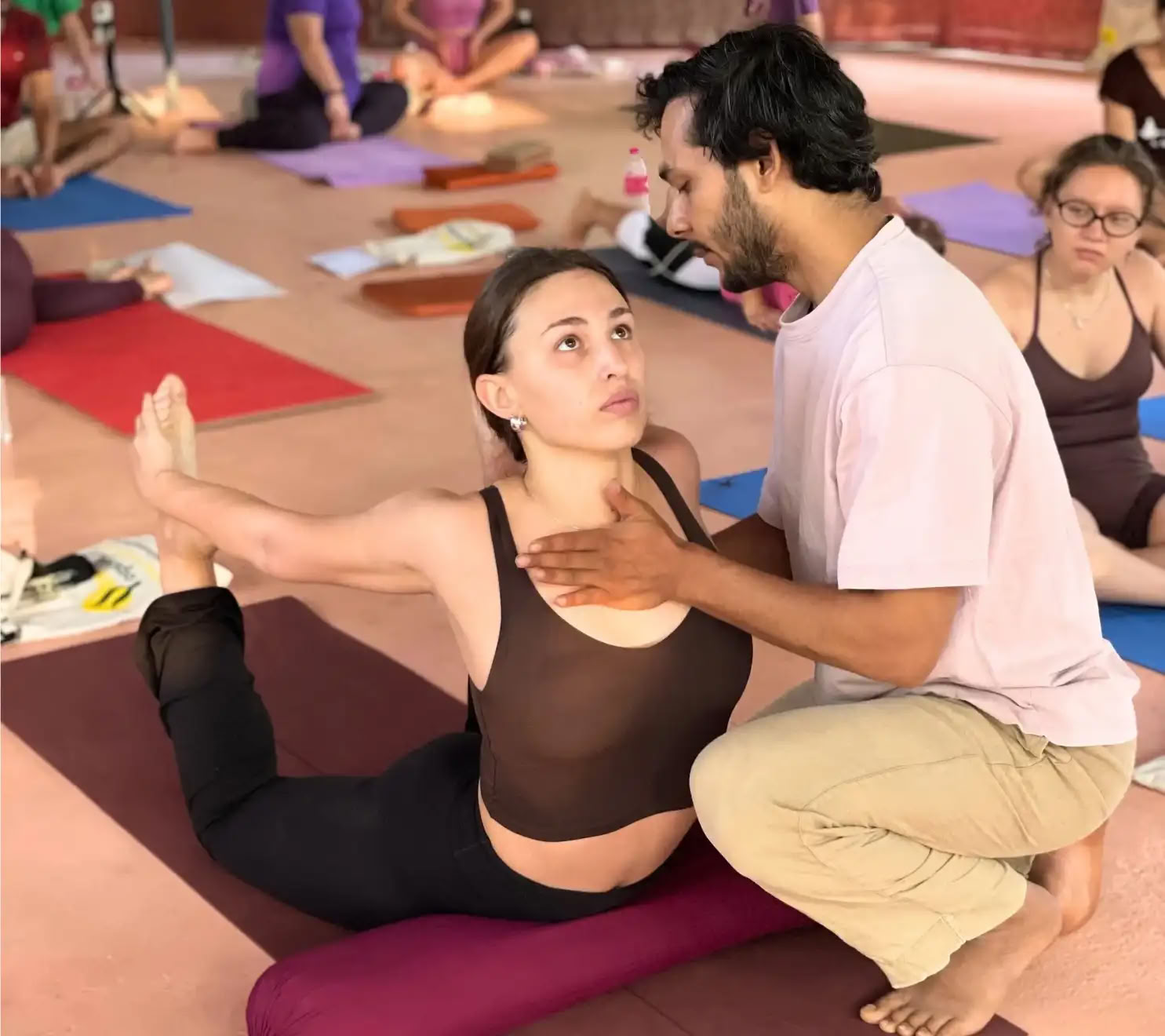Formación de profesores de yoga de 300 horas en Kerala – 1 feb – 28 feb 2027