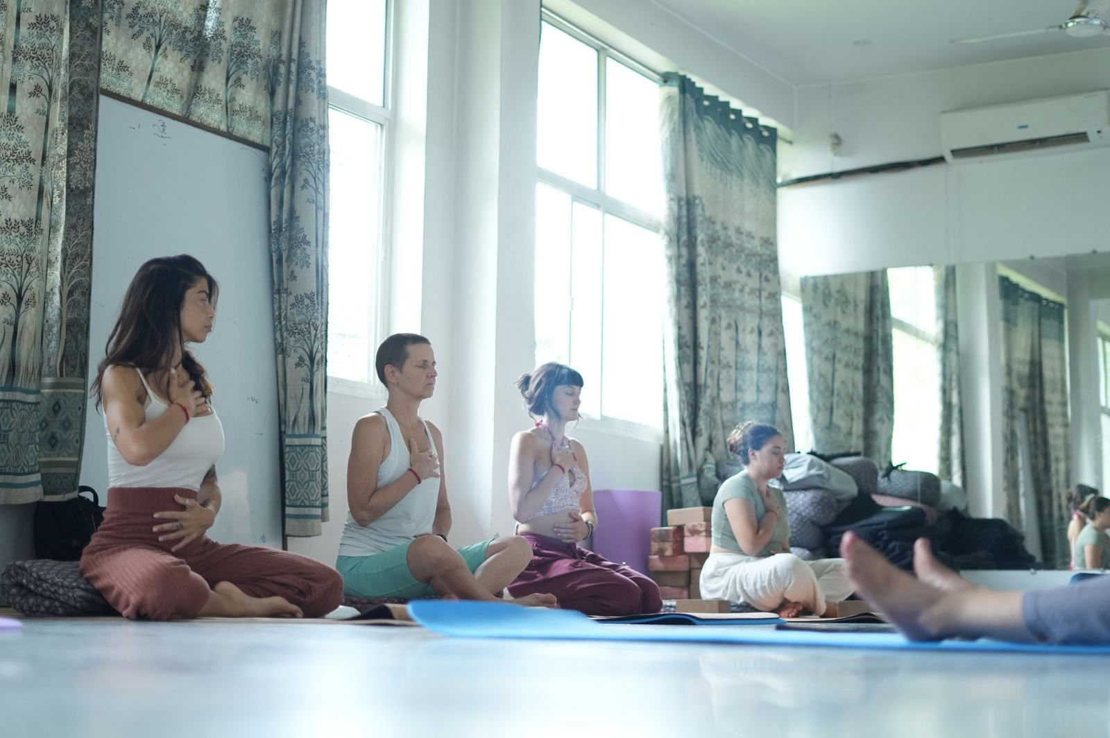 85 Hour TTC de Yoga Prenatal
