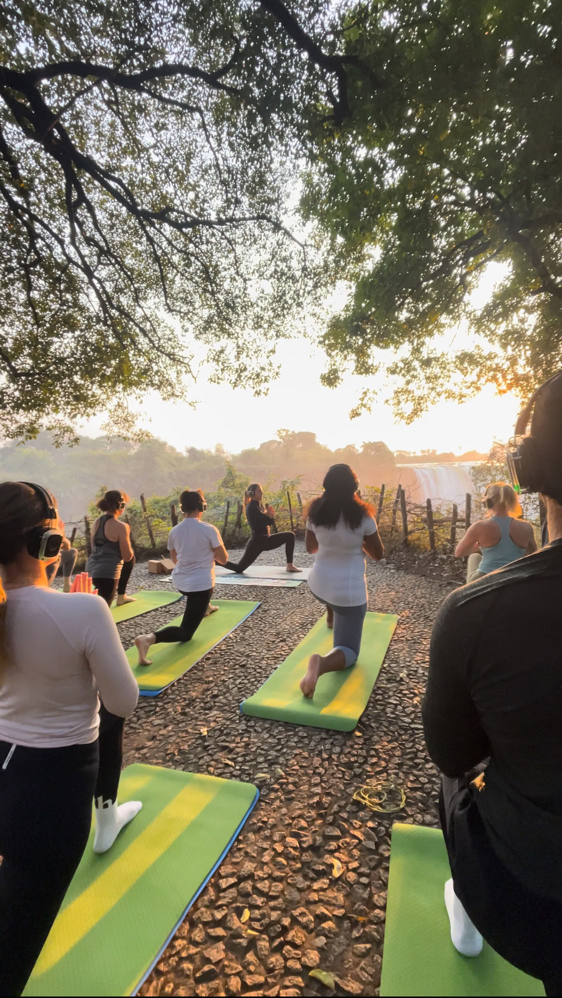 Yoga en The Falls